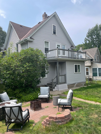 Front - Bedroom for Rent - Free Wifi & Utilities.  Close to Campus.