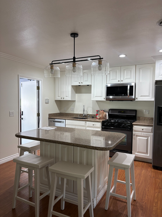 Kitchen - Condo close to campus