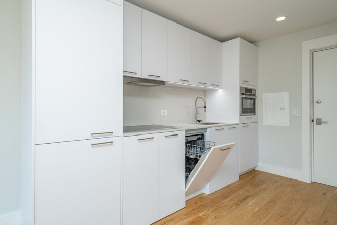 - - Renovated Studio Near Harvard Sq - Available 08/01