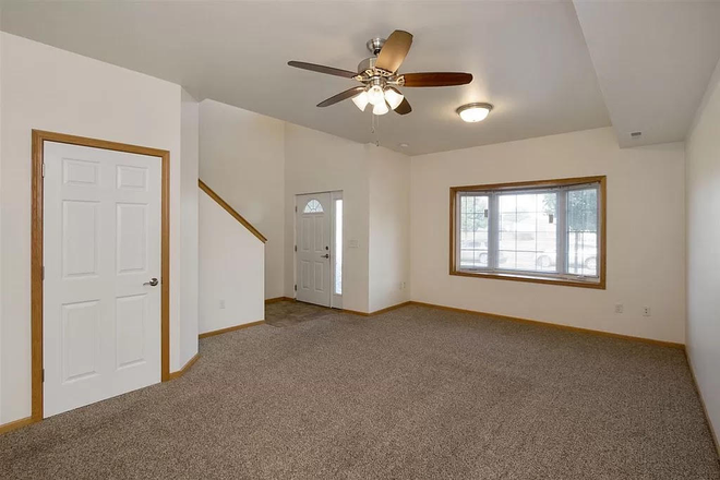 Living Room - Belmont Townhouse- Looking for 2 roommates for 2025! (girls only)