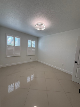 your room - Fresh private room in townhouse with bathroom in furnished living room and kitchen, laundry room