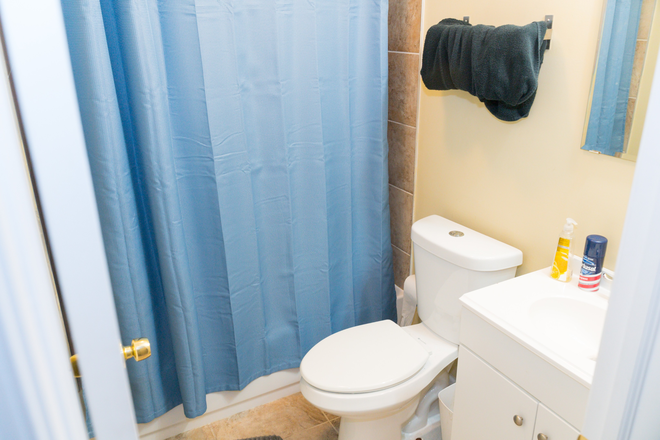 Bathroom - Temple Villas- 2019 N 17th Unit B