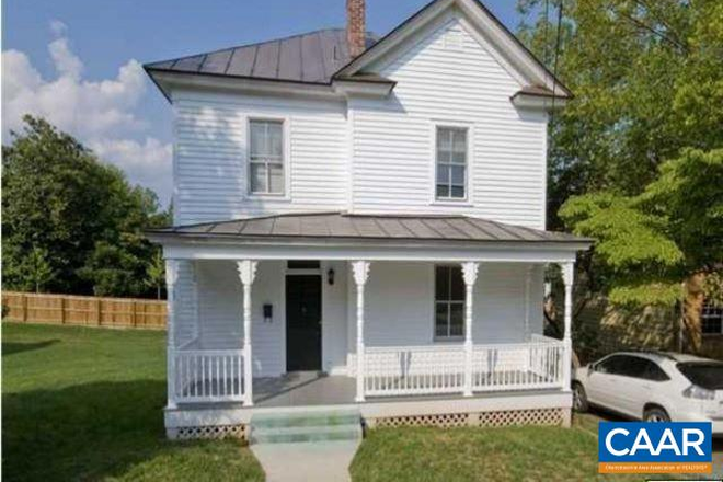 Front - 1105 Little High Street: Victorian home close to downtown