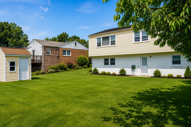 back of the house - Gorgeous rooms available in College Park close to UMD campus!! House