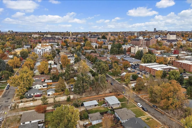 Prox to campus - House - Two blocks south of Campus