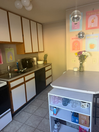 kitchen - Crestview Apartments