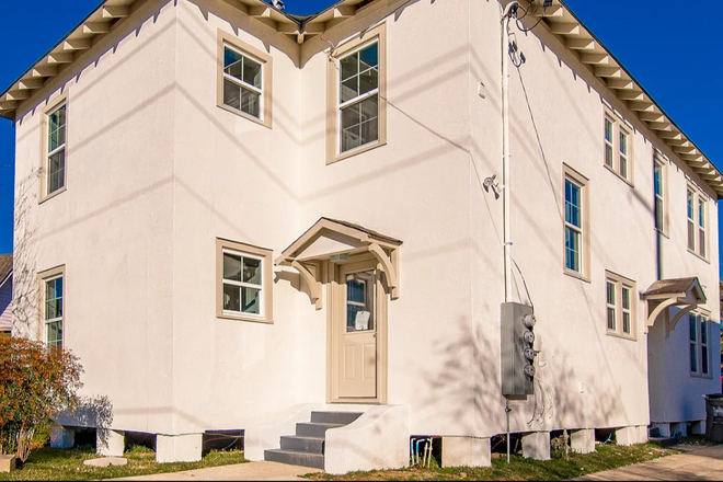 Exterior - Carlotta St Apartment