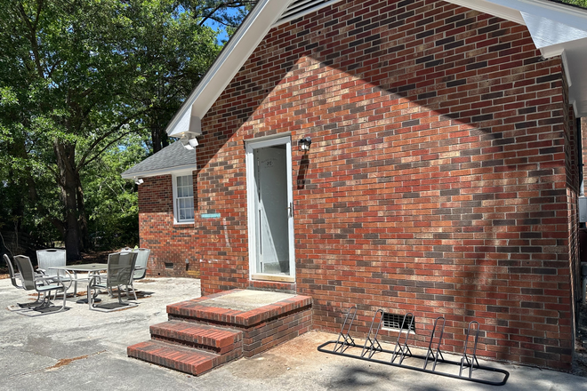 Bike rack and outdoor dining - Enjoy some space and privacy at the Randall home
