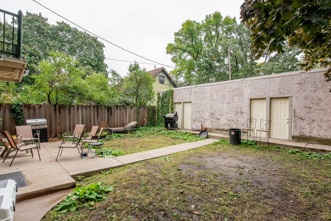 Backyard - 4 bedroom unit, apartment close to University of St. Thomas