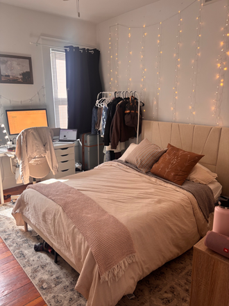 Queen bed, rug and desk + chair for sale - Spacious 3-Bedroom Apartment in Mission Hill! Short Walk to Orange and Green line