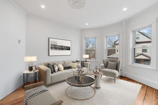 . - GORGEOUS 3 Bed/1 - close to campus - Avail 10/1!!! Apartments