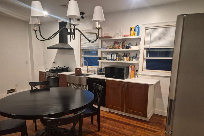 Kitchen - SHARED APARTMENT THREE ROOMS FOR RENT