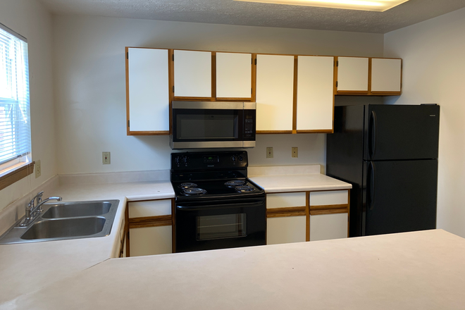 Kitchen - 1001 Fannon Dr. Townhome