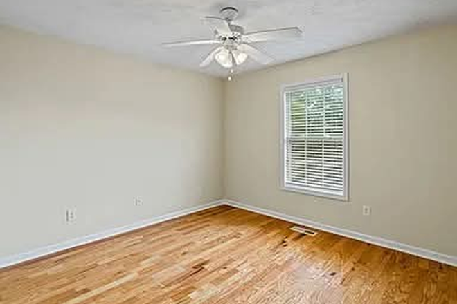 Bedroom - Donahue Crossing