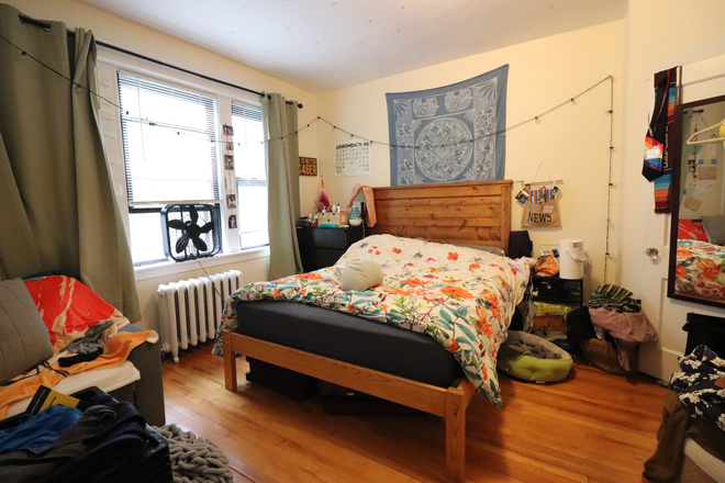 bedroom - Sunny Brookline 1 bedroom for August 1 Apartments