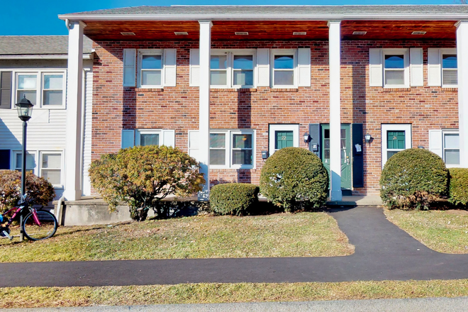 Exterior - Crestview Apartments