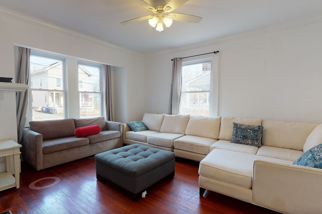 Living Room - Large Single Family near Harvard House