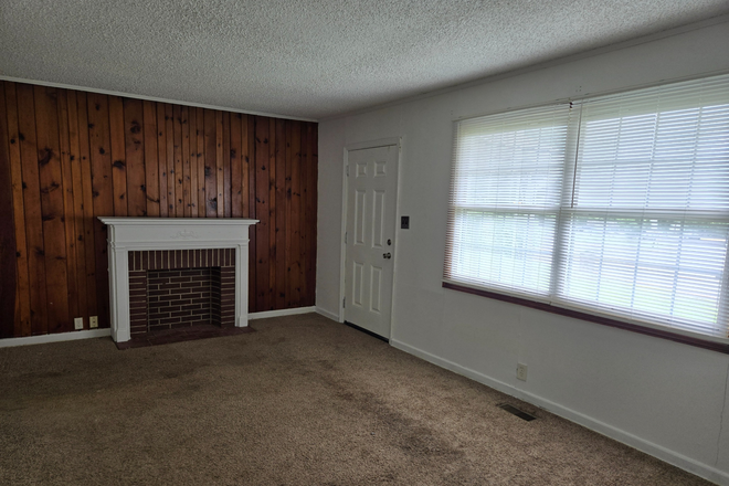 Living Room - Less than 2 miles from Campus off Western Ave House