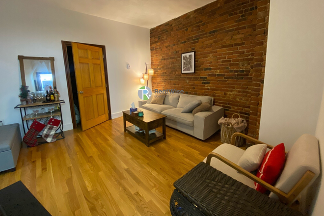 3 - JUNE&AUG 2025: 1&2 Beds. In-Unit Laundry. Dishwasher Apartments