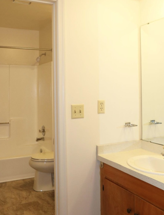 Bathroom - Fully furnished, private room & bathroom, close to grounds Apartments