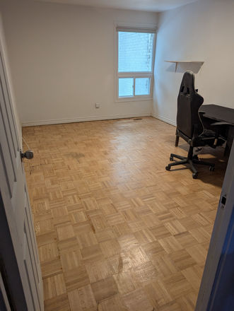 Room - 33 Four Winds Drive/ York U