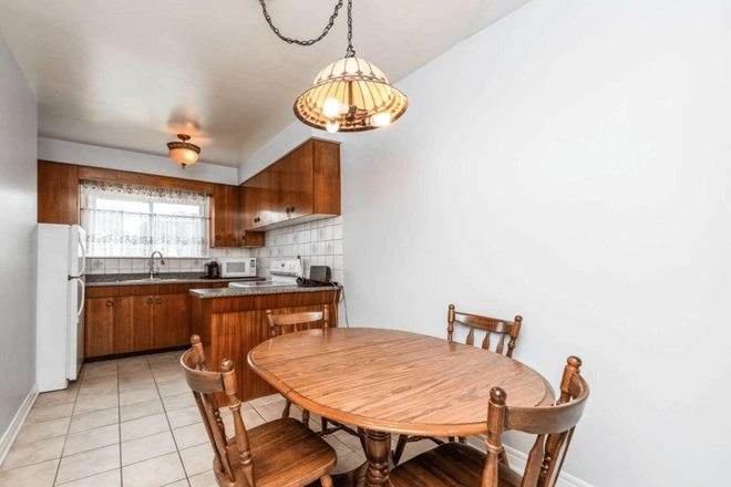 Shared Kitchen & Dining Room - Unfurnished private room for male student in a shared house at Sellers Avenue