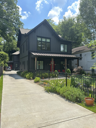 Outside view - House in Reynoldstown Near the Beltline