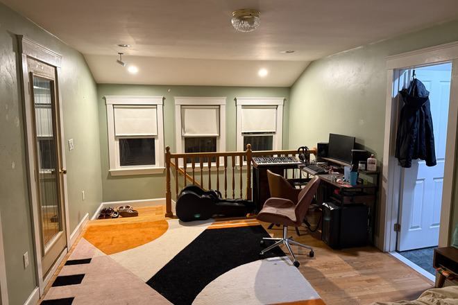 Bedroom - Single Room with Private Bathroom for Summer 1/2 Sublet Townhome