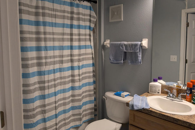 YOUR POTENTIAL BATHROOM - AMAZING PRIVATE BED/BATH IN 3/3 0.25 MI FROM SHANDS Apartments