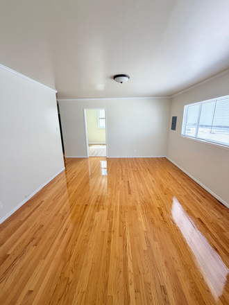 living - 10 min from Campus