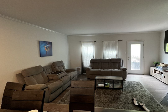 Living Room - Renovated, Furnished Townhouse Located Near UMD Campus. Private Neighborhood