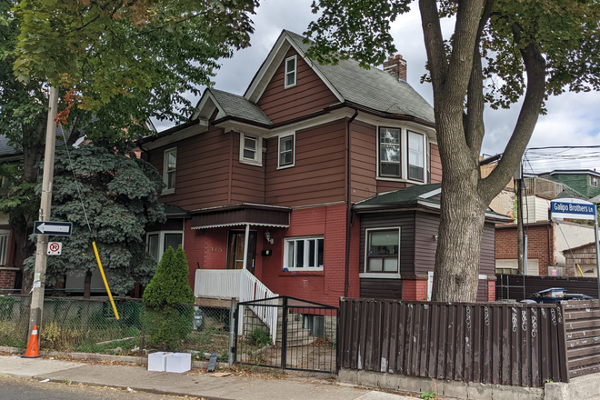 Facing Crawford st - Downtown Home Little Italy *Close to Campus* *Text or Call for a Viewing*