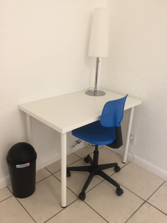 Study desk - Private Apartments- Walk to Campus