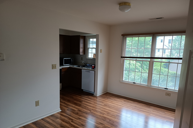 living room - 1BR apt-Clay St-Princeton