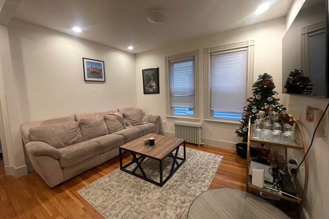 Call NOW for showings! 617-236-8600 - L STREET - CHARMING SOUTH BOSTON 3 BED! *AVAIL 9/01/2025* Apartments