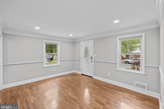 Living room - 3bd with fully fenced yard in Hollywood neighborhood House
