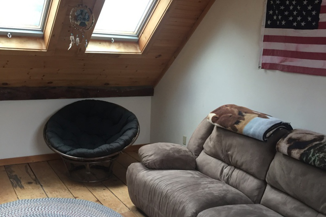 Bedroom - 564 South Windsor Barn Apartments - Walking Distance to VLS and Alumni Owned