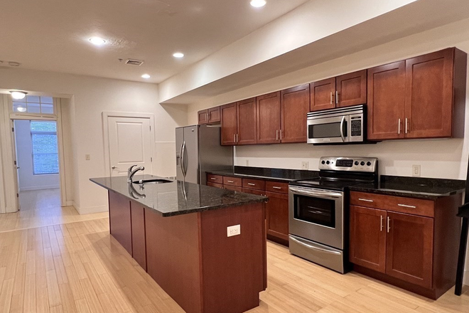 Kitchen - 2 Bed on Gardner with laundry & Parking!!
