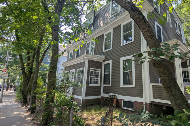 Front of the house - 1 Br in 3 Br Apt (Utilities Included)