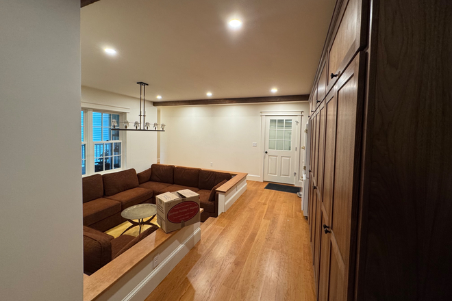 Sunken living room- leading to apartment - Apartment in Renovated Farm House