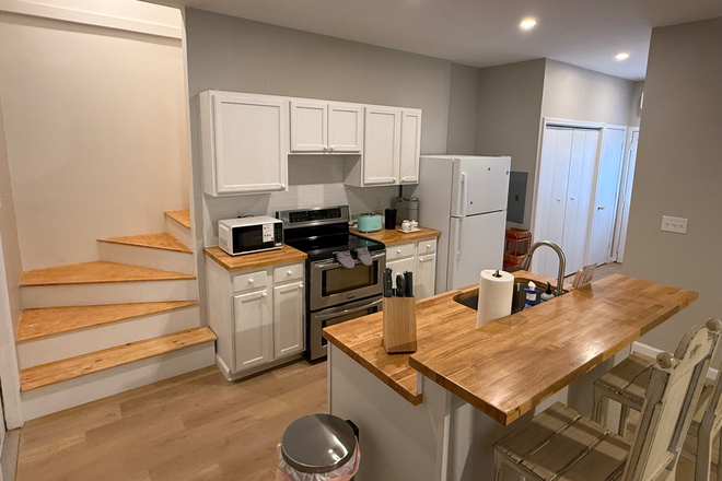 Kitchen - 2 Bed 10 min to MUSC