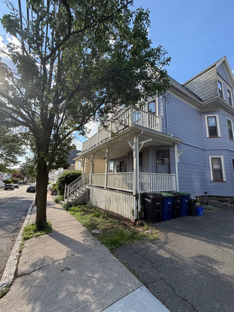 - - CHARMING 4 BED 1 BATH TUFTS UNIVERSITY Apartments