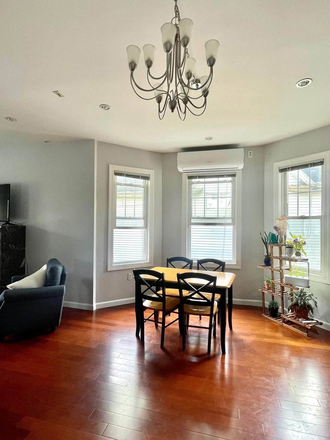 dining room - 4 bedroom 2 bath walking distance to campus