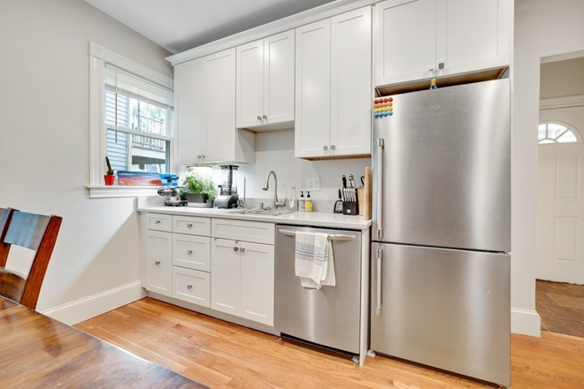 LIVING - BEAUTIFUL 3 BED AVAIL. 8/1/25! Apartments