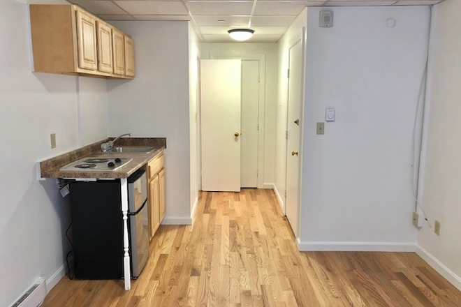 Kitchen - Studio on Beacon St in Back Bay!! Apartments