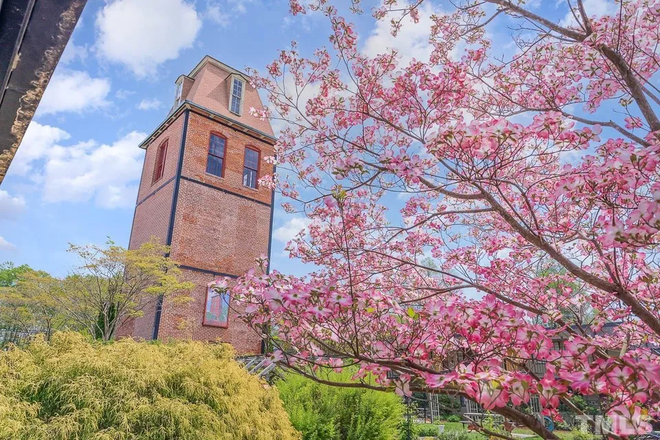 Gardens & historic tower - Charming Condo near East Campus