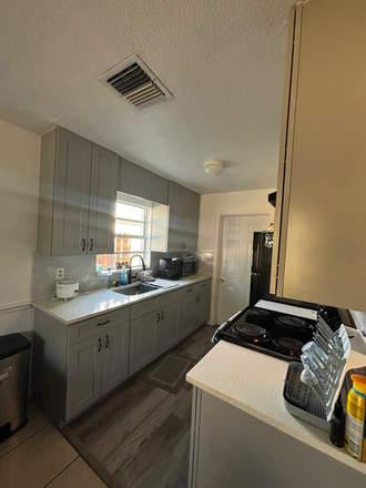 Shared Kitchen - 5 miles from UCF 1 of 3 rooms for rent House