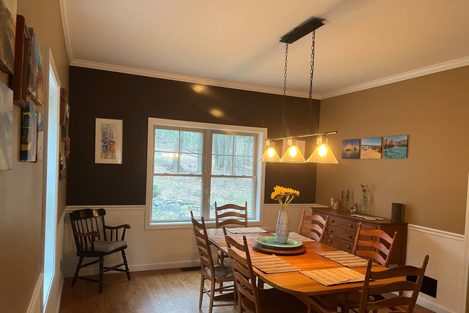 Dining room - 4 BR, 3 BA Home in popular Richmond, 20 min from UVM