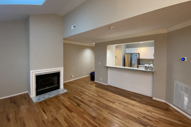 living room breakfast bar into kitchen - Heart of Hillsboro Village,  Short walk to Vandy Hospital and Campus