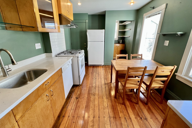 kitchen - Bright&Sunny 3 Bed / 2 Bath near campus available 9/1/26!! Apartments